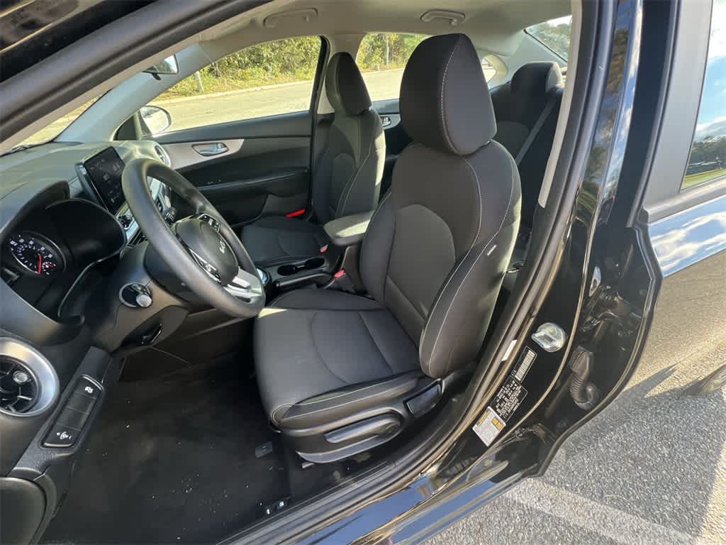 Thumbnail: 2023 Kia Forte - 19