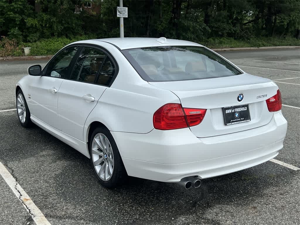 Thumbnail: 2011 BMW 3 Series - 12