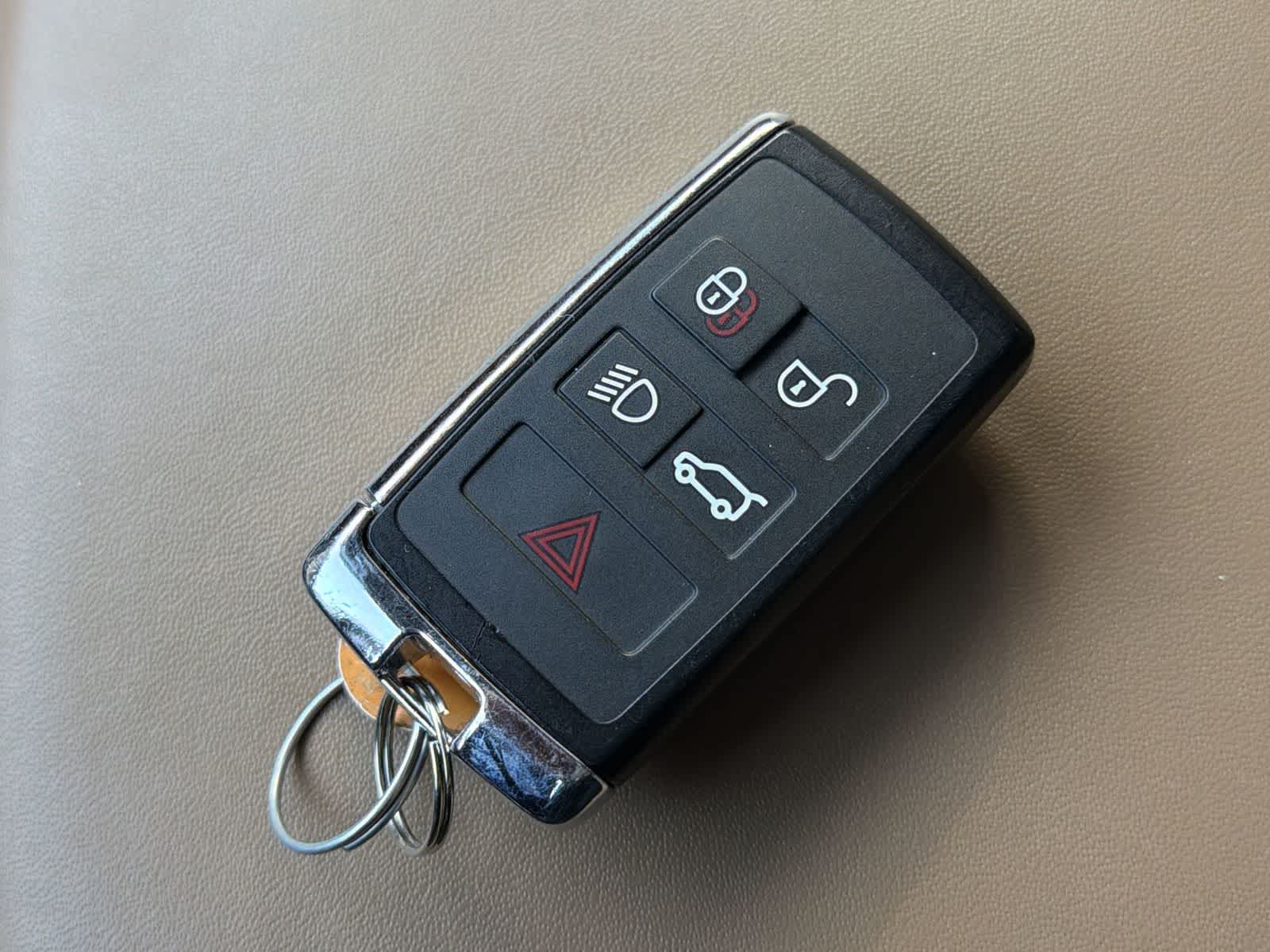 Thumbnail: 2022 Jaguar F-Pace - 28