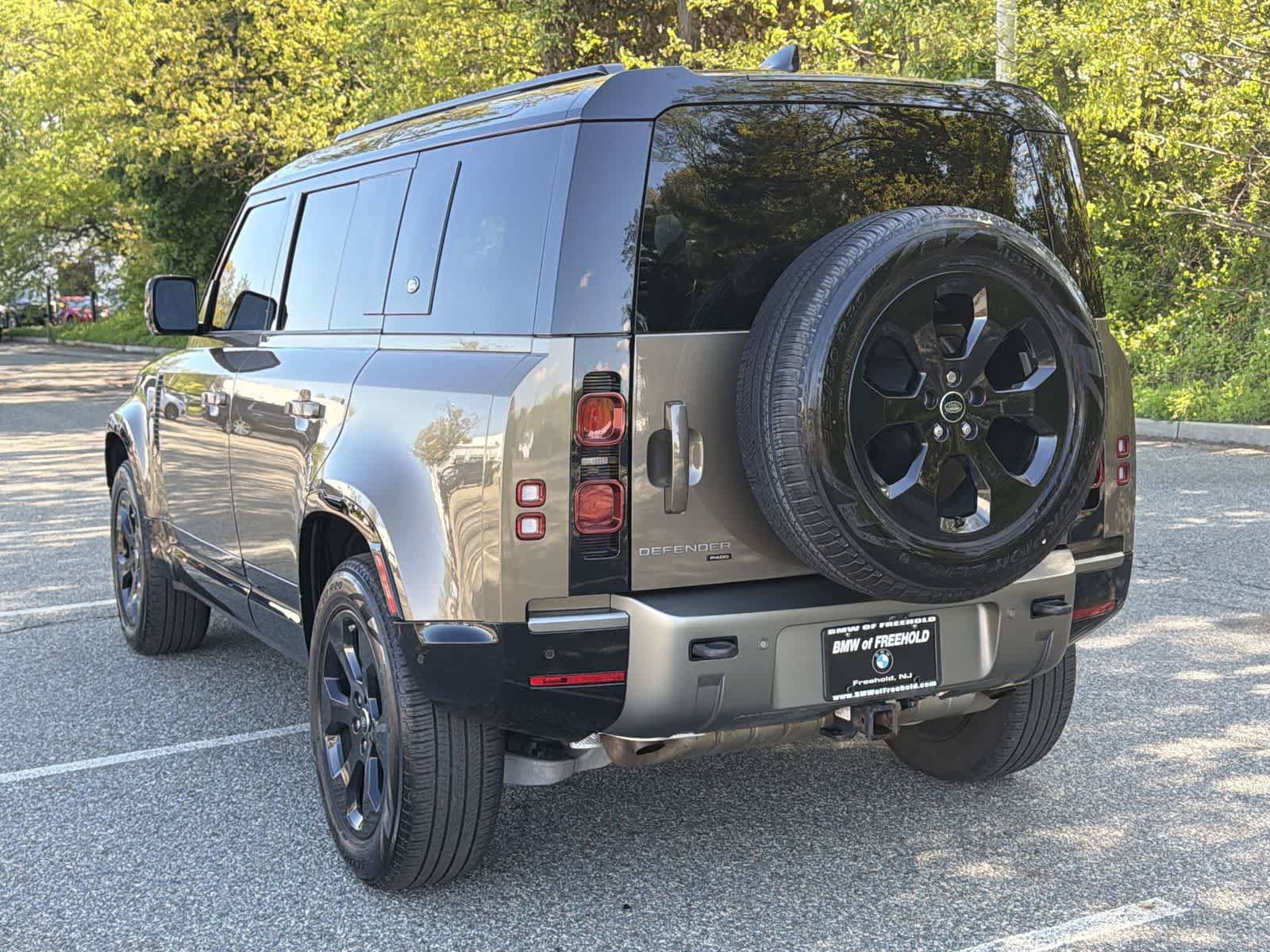 Thumbnail: 2022 Land Rover Defender - 11