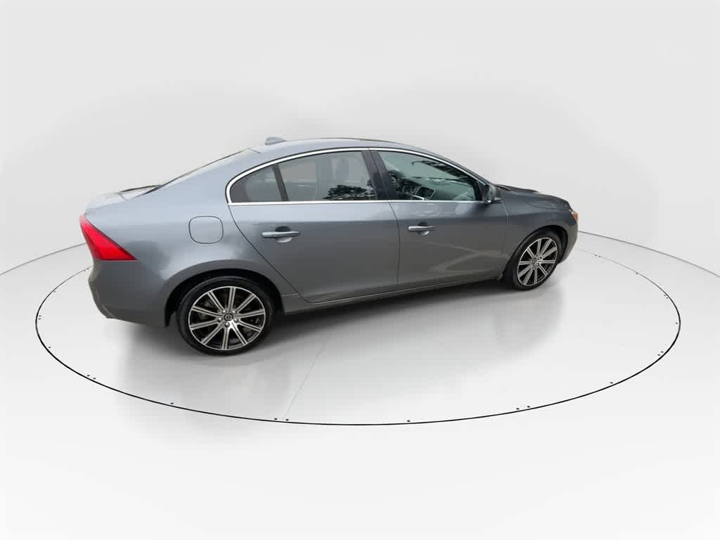 Thumbnail: 2018 Volvo S60 - 9