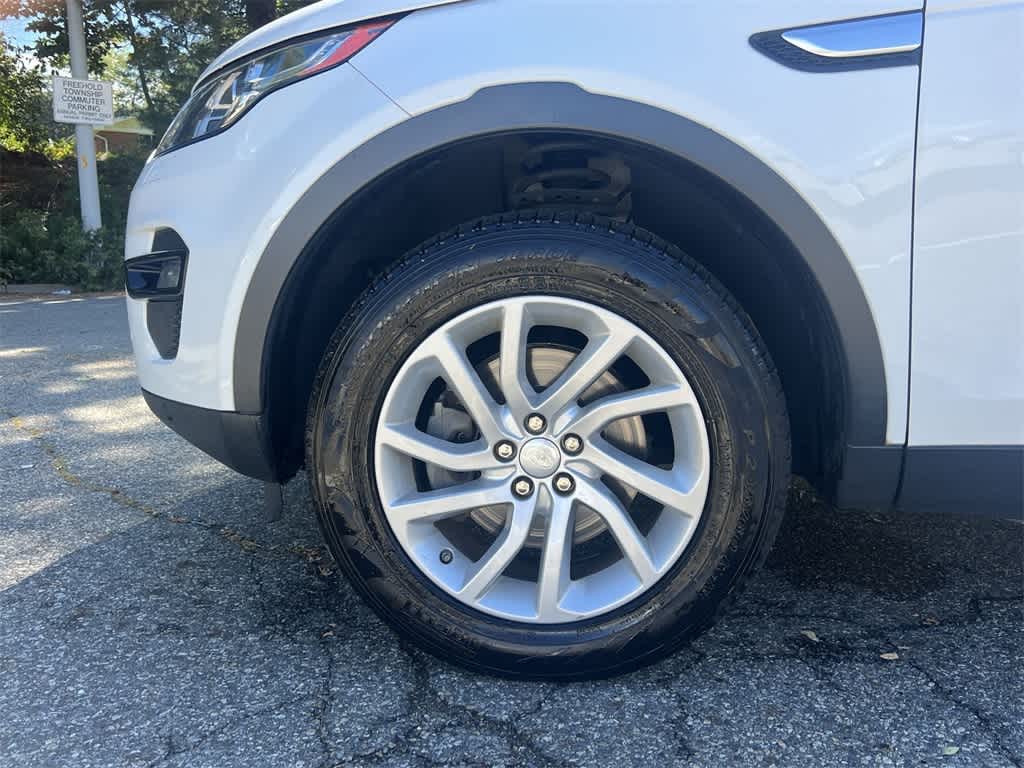 Thumbnail: 2018 Land Rover Discovery Sport - 16