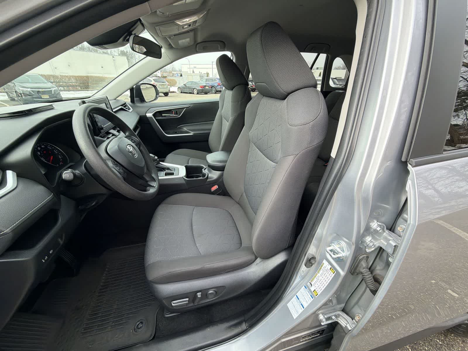 Thumbnail: 2022 Toyota RAV4 - 19