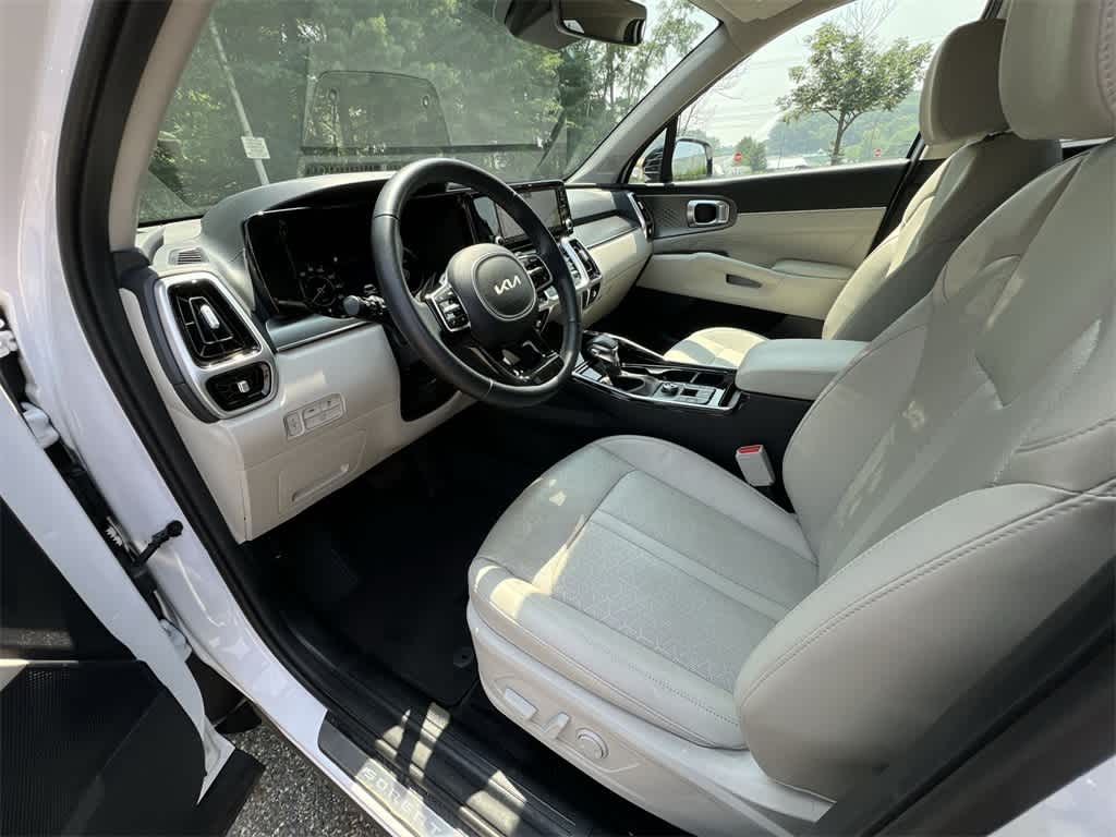 Thumbnail: 2023 Kia Sorento - 10
