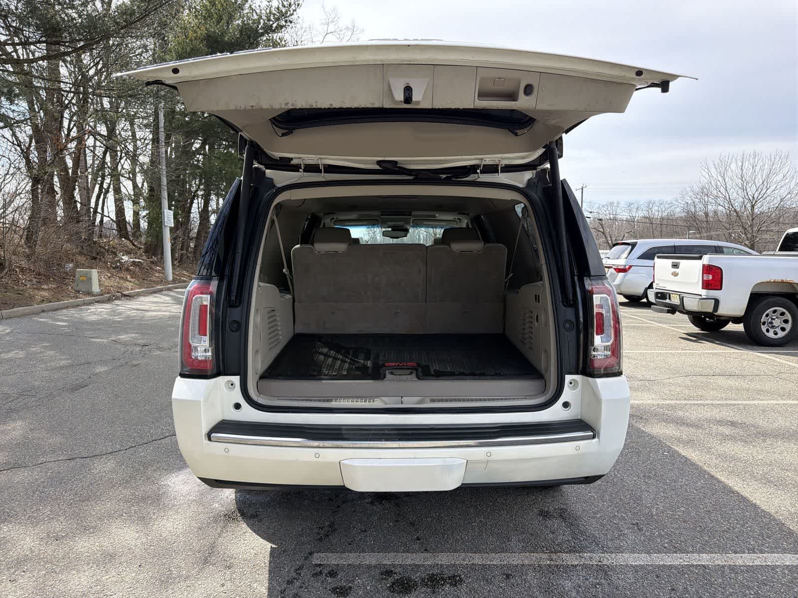 Thumbnail: 2015 GMC Yukon XL - 27