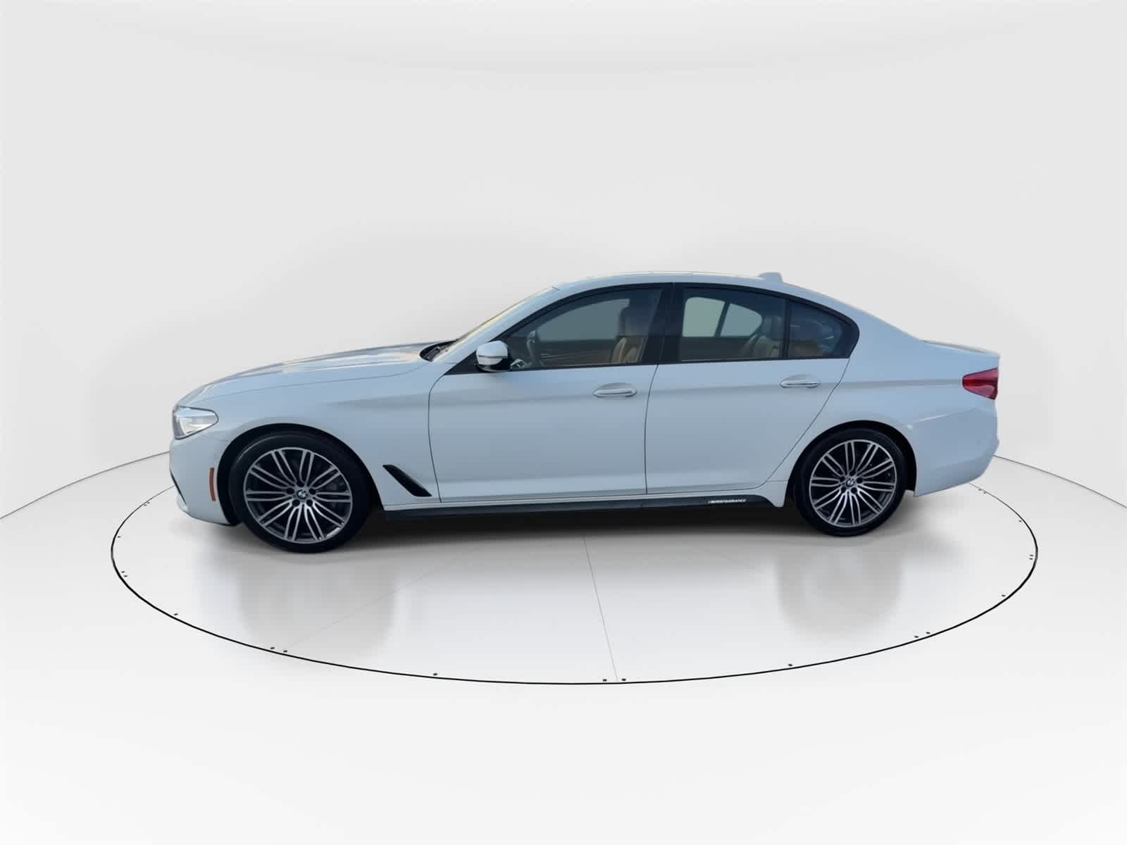 Thumbnail: 2018 BMW 5 Series - 6