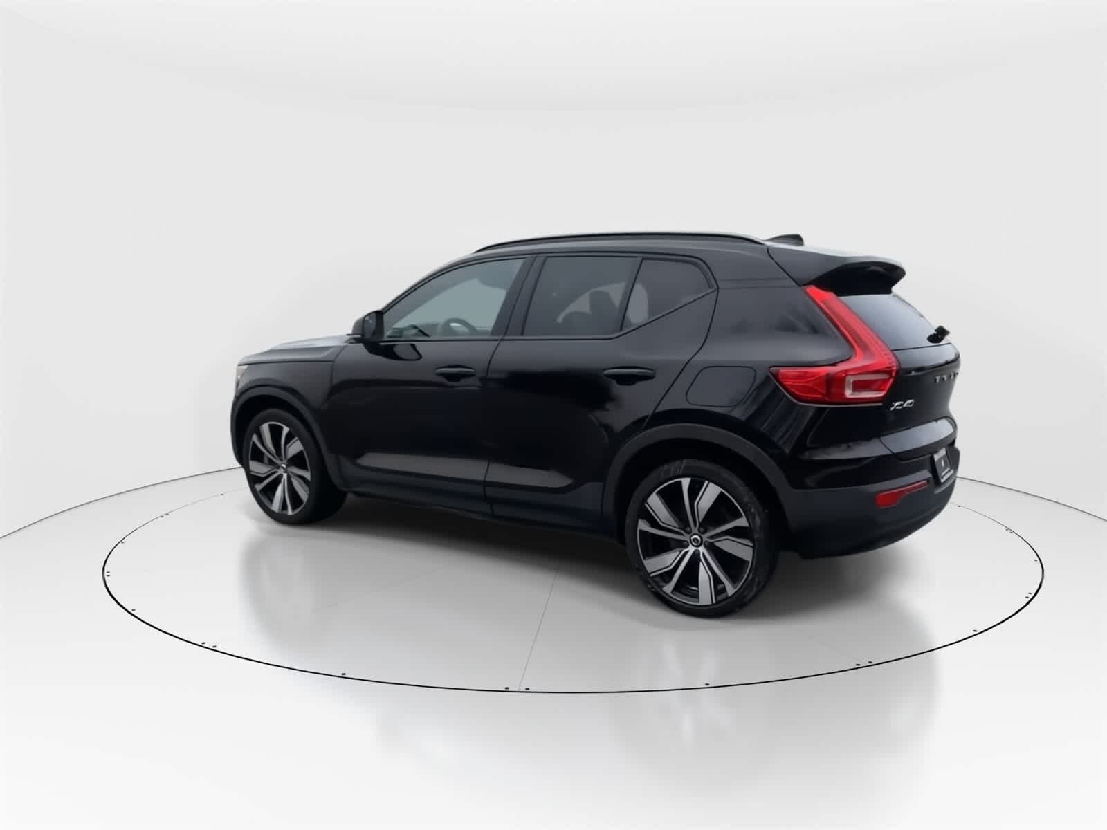 Thumbnail: 2022 Volvo XC40 - 7
