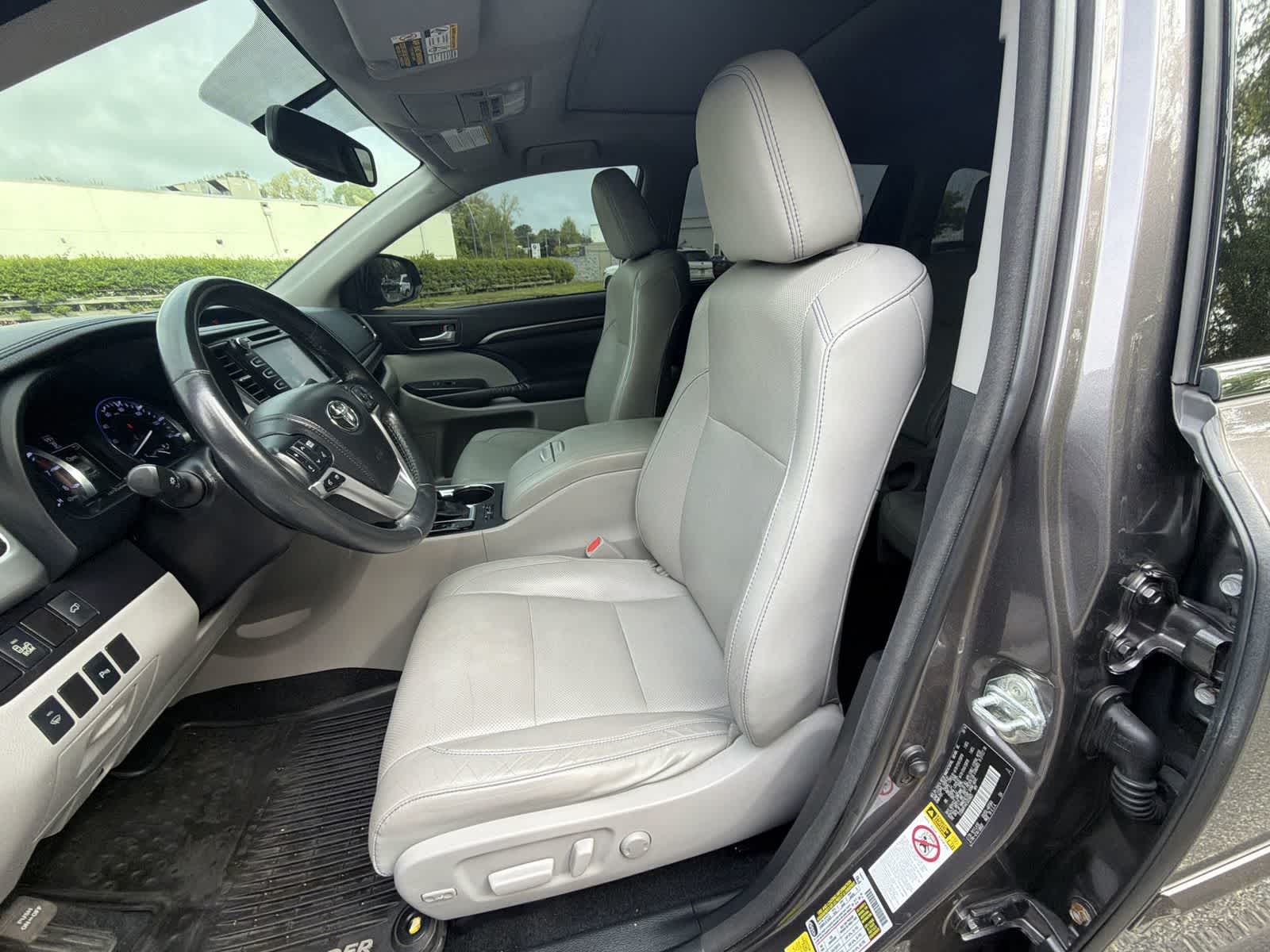 Thumbnail: 2014 Toyota Highlander - 18