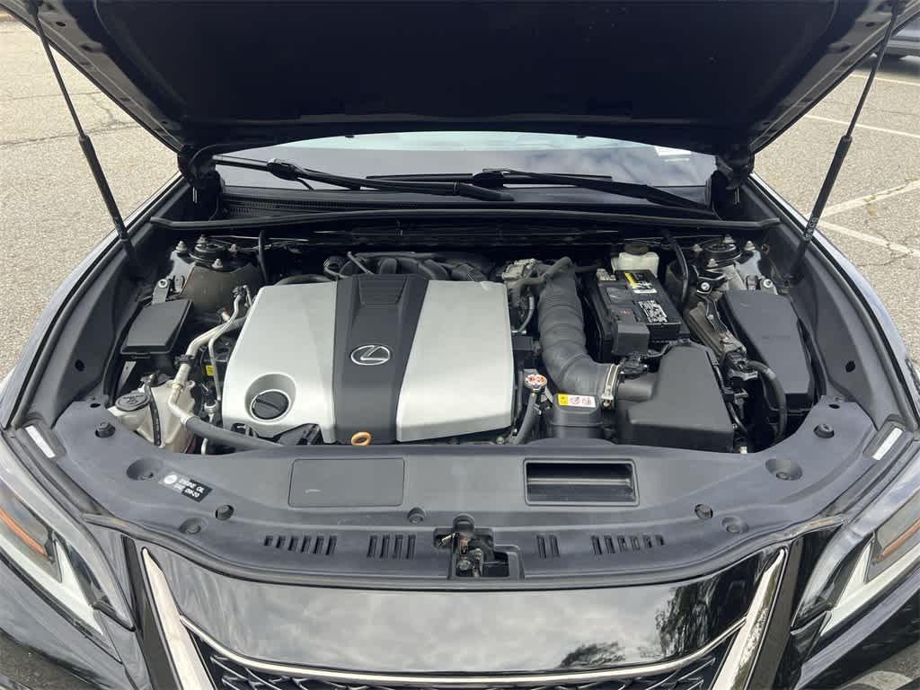 Thumbnail: 2019 Lexus ES - 17