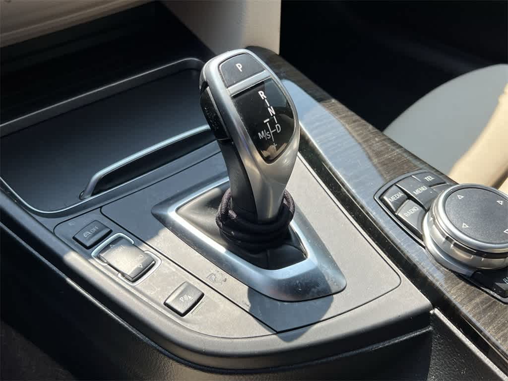 Thumbnail: 2016 BMW 3 Series - 24