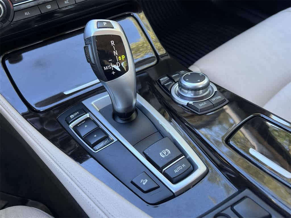 Thumbnail: 2013 BMW 5 Series - 25