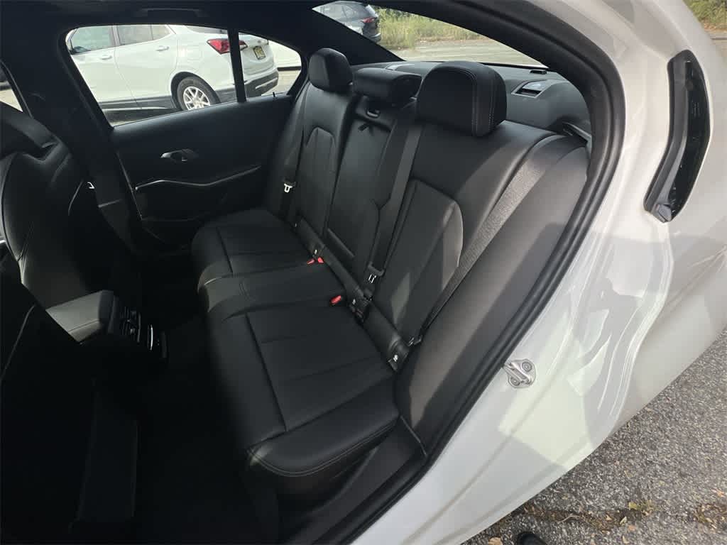 Thumbnail: 2023 BMW 3 Series - 21