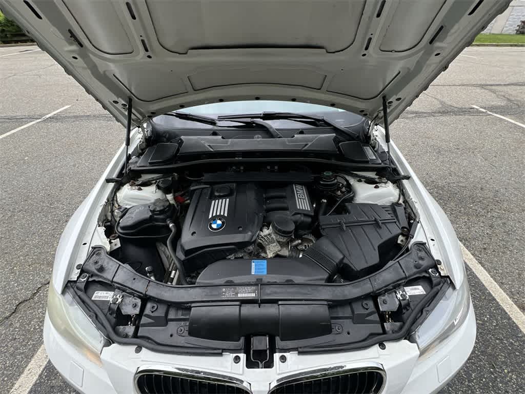 Thumbnail: 2011 BMW 3 Series - 17