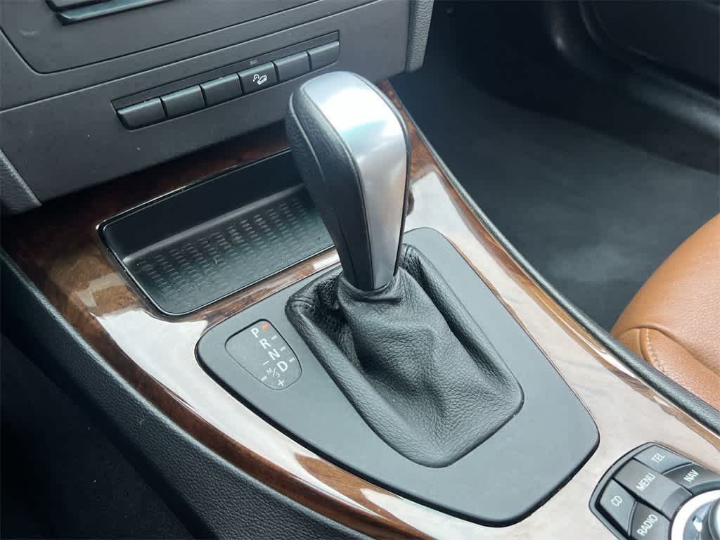 Thumbnail: 2011 BMW 3 Series - 25