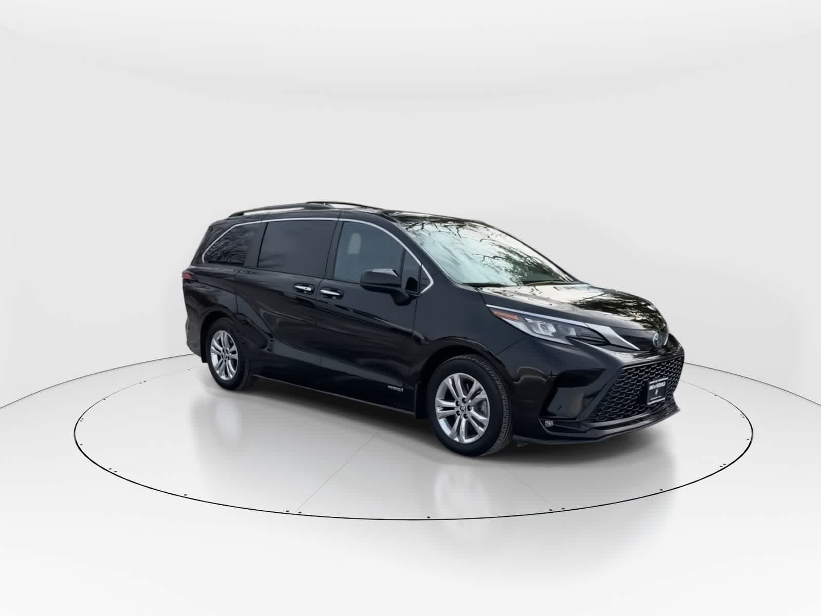 Thumbnail: 2021 Toyota Sienna - 3