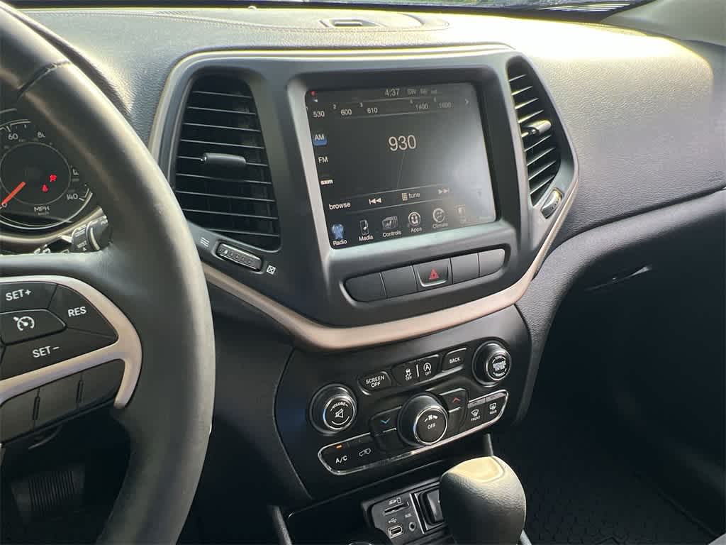 Thumbnail: 2015 Jeep Cherokee - 23