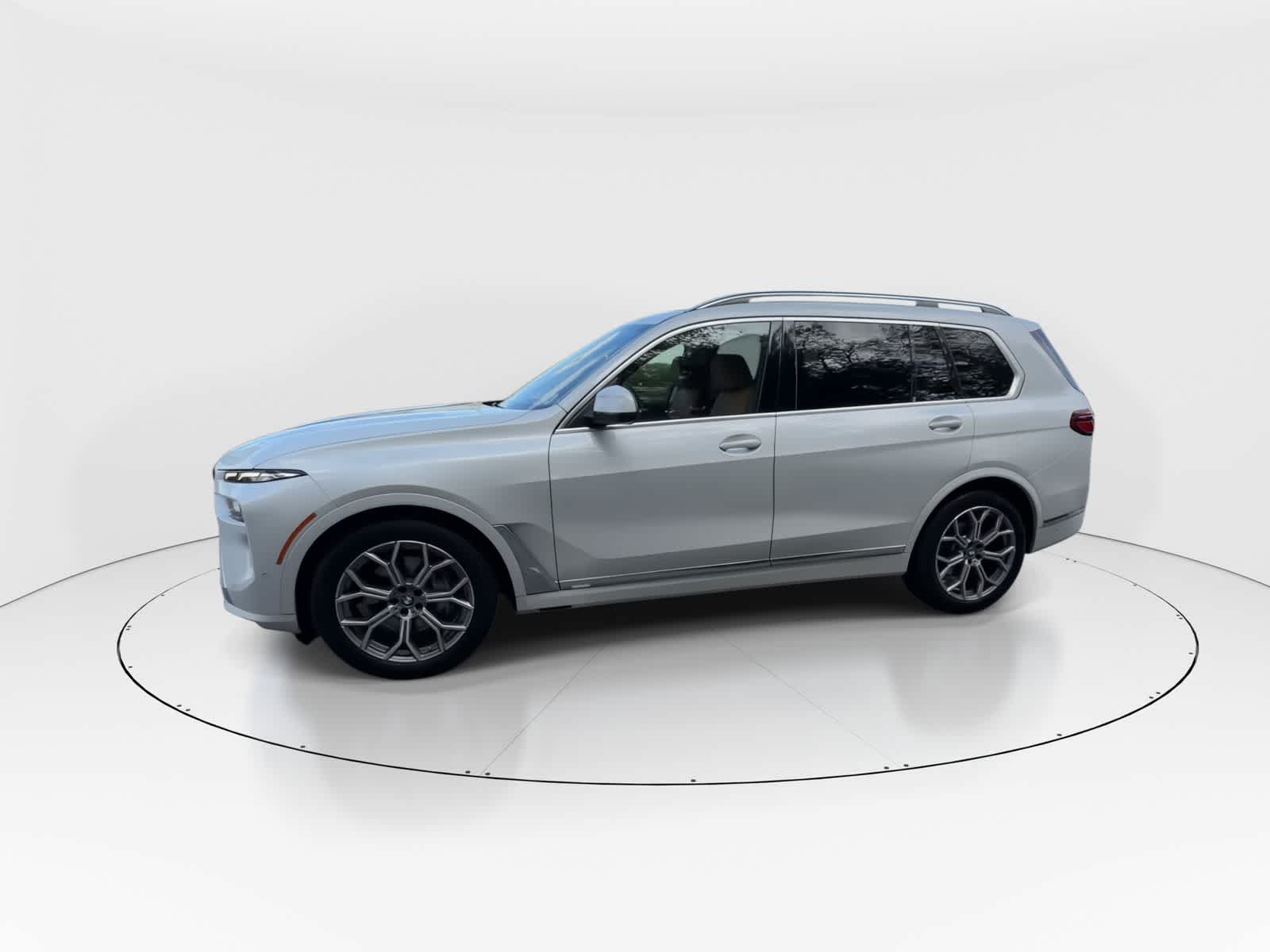 Thumbnail: 2023 BMW X7 - 4