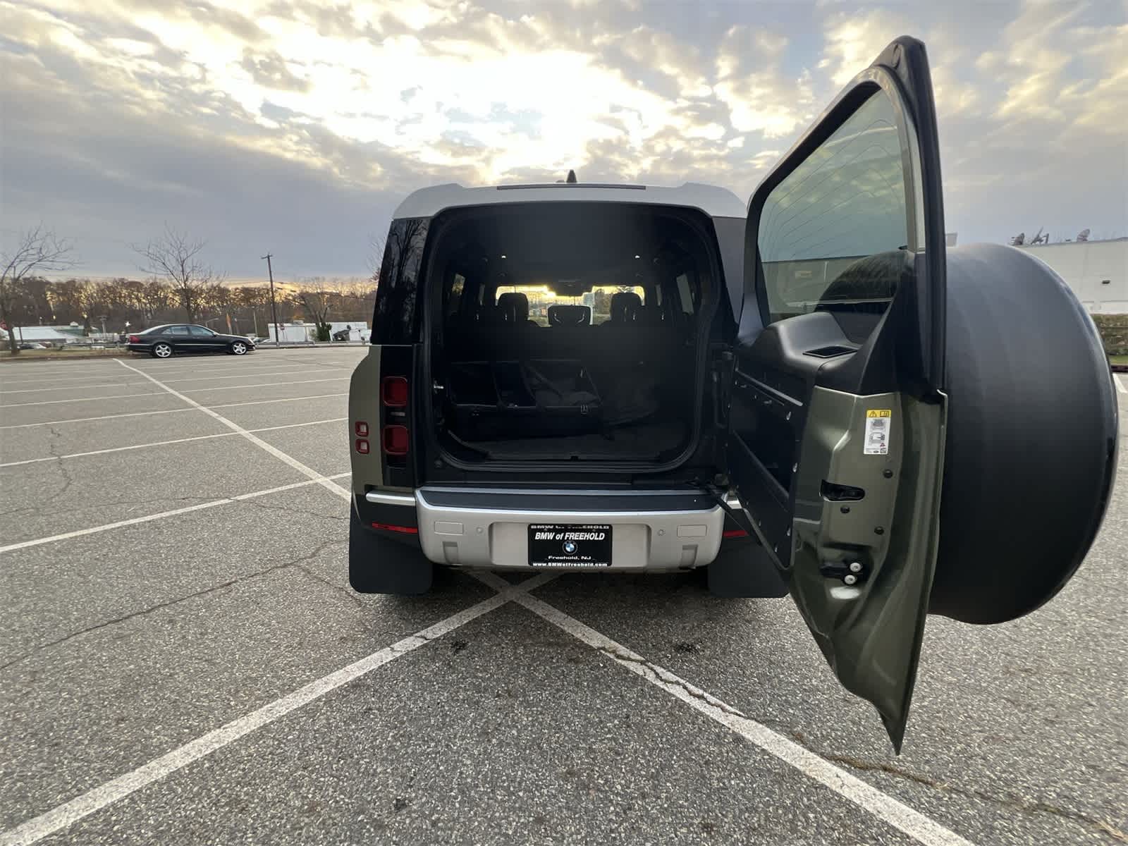 Thumbnail: 2024 Land Rover Defender - 27