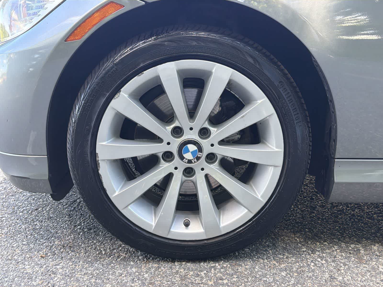 Thumbnail: 2011 BMW 3 Series - 16