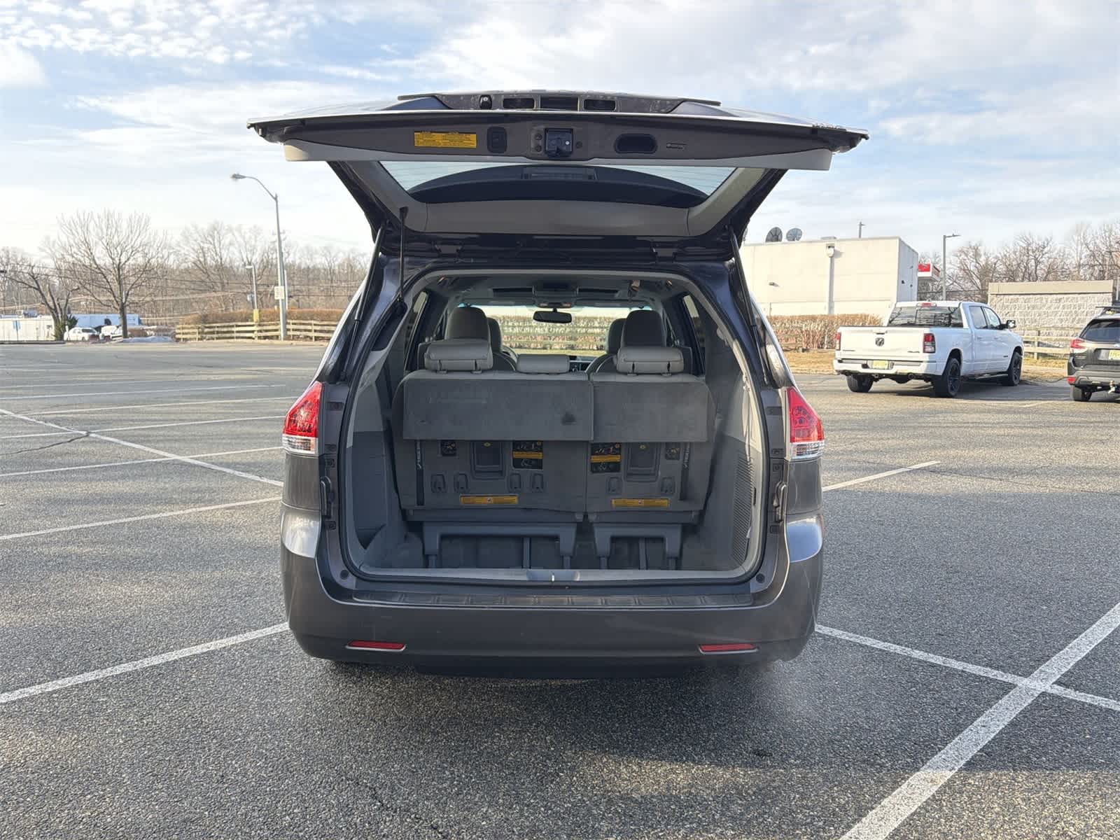 Thumbnail: 2013 Toyota Sienna - 27