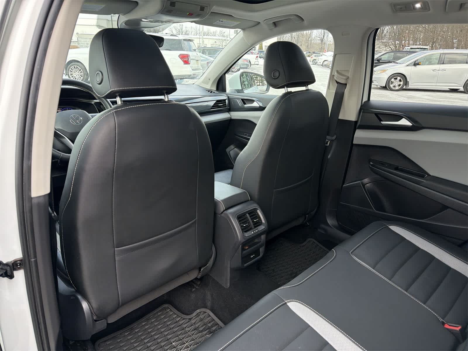 Thumbnail: 2022 Volkswagen Taos - 20