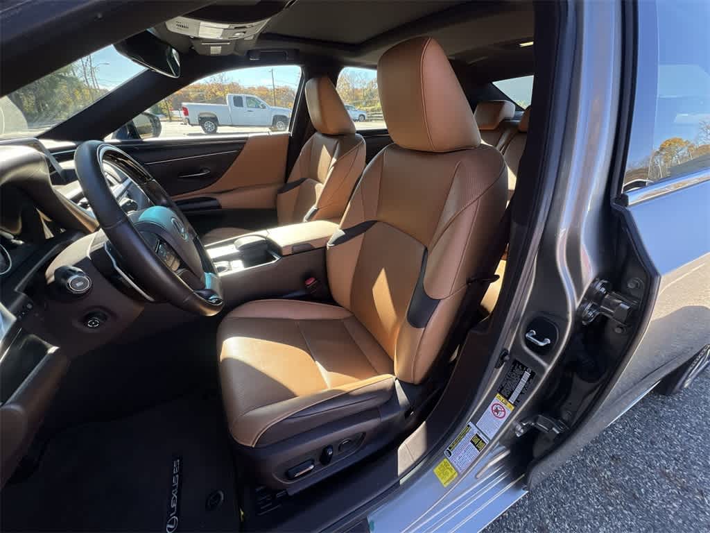 Thumbnail: 2019 Lexus ES - 19