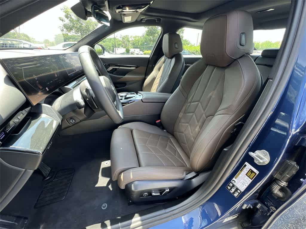 Thumbnail: 2025 BMW 5 Series - 18
