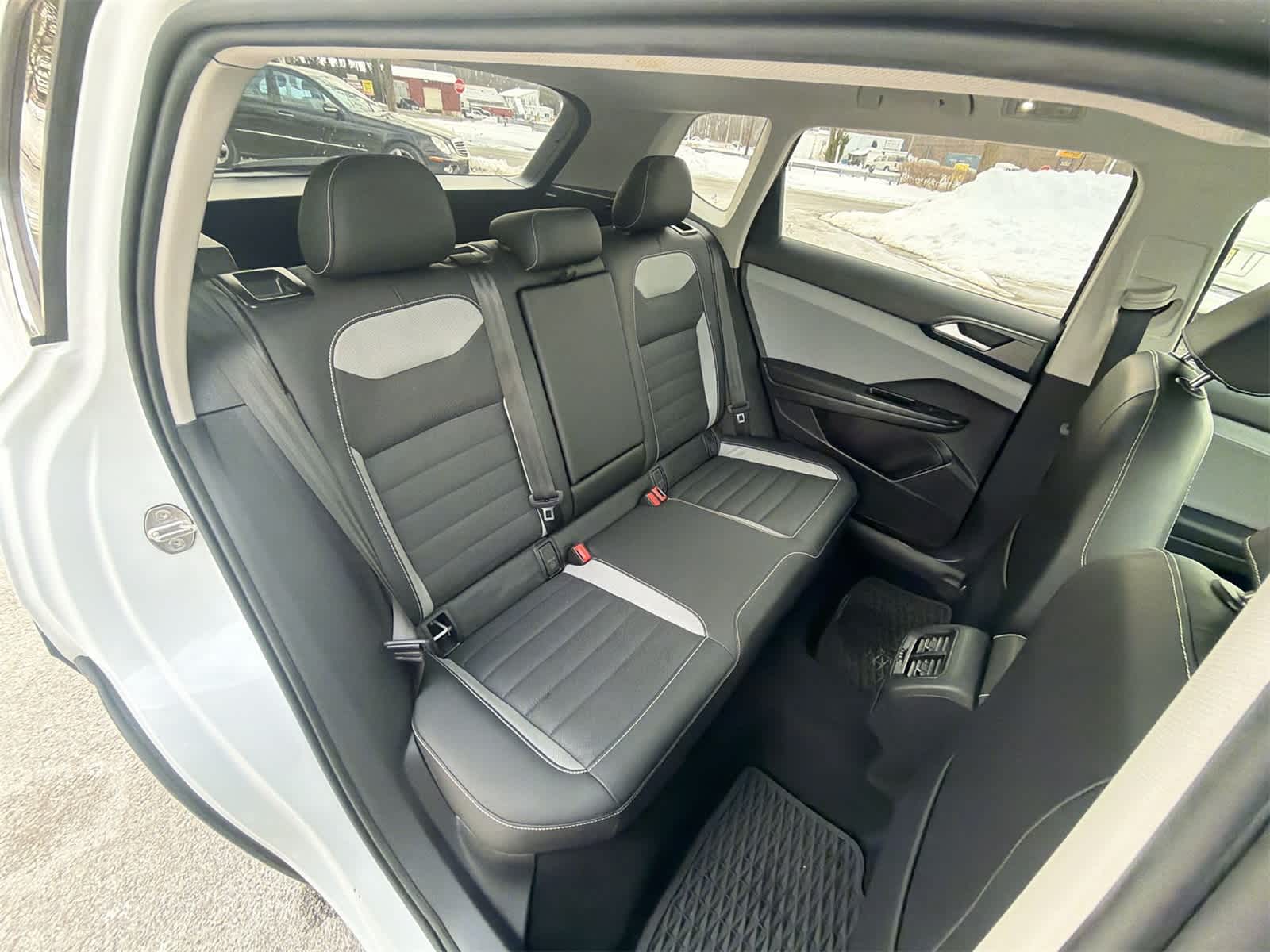 Thumbnail: 2022 Volkswagen Taos - 21