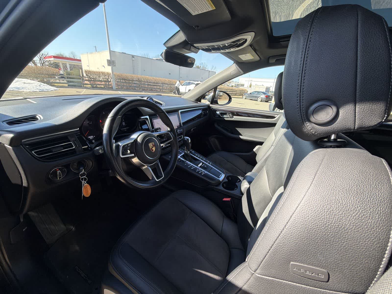 Thumbnail: 2020 Porsche Macan - 10