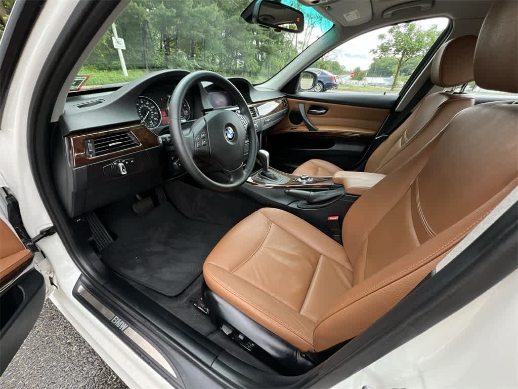 Thumbnail: 2011 BMW 3 Series - 10