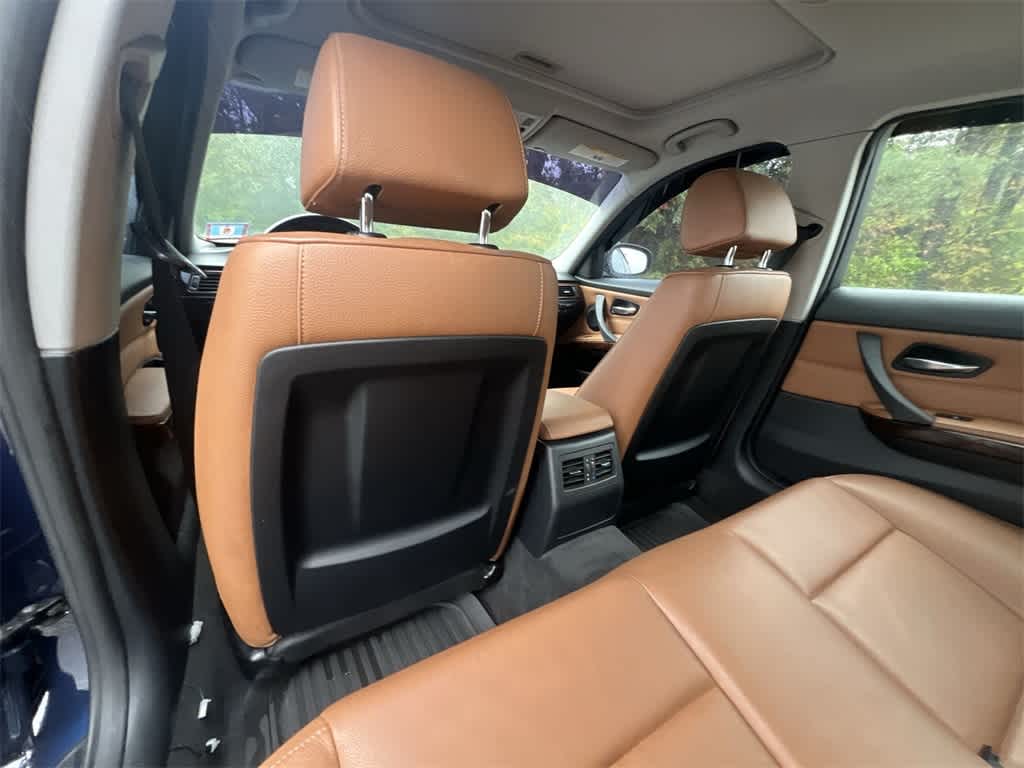 Thumbnail: 2011 BMW 3 Series - 20
