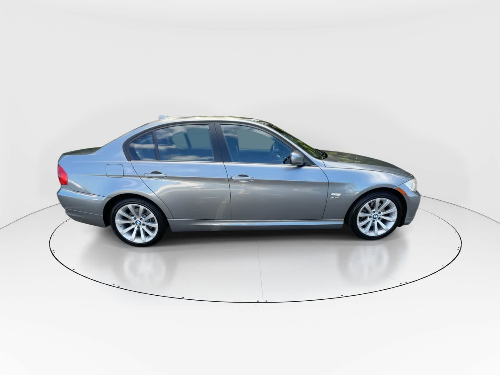 Thumbnail: 2011 BMW 3 Series - 9
