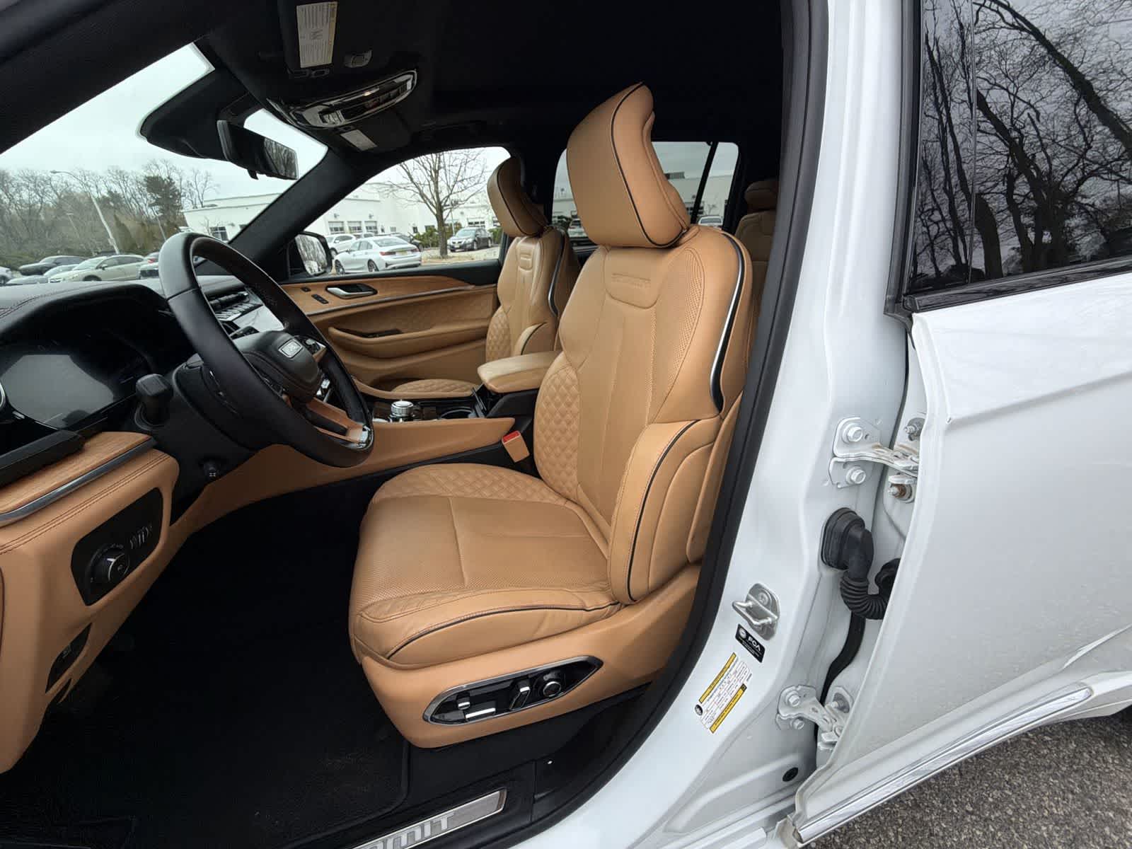 Thumbnail: 2022 Jeep Grand Cherokee - 19