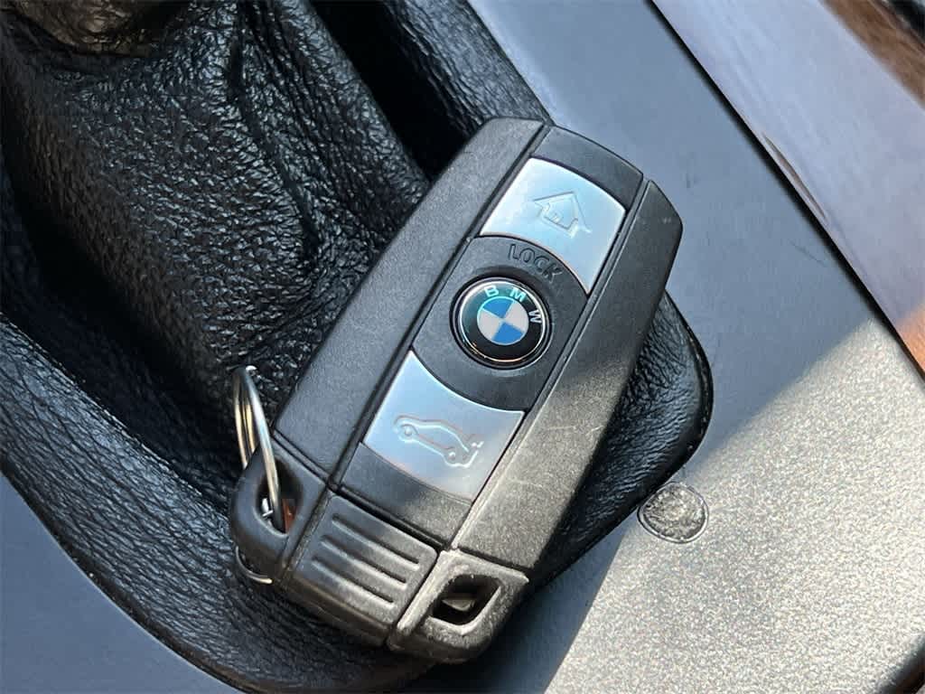 Thumbnail: 2011 BMW 3 Series - 28