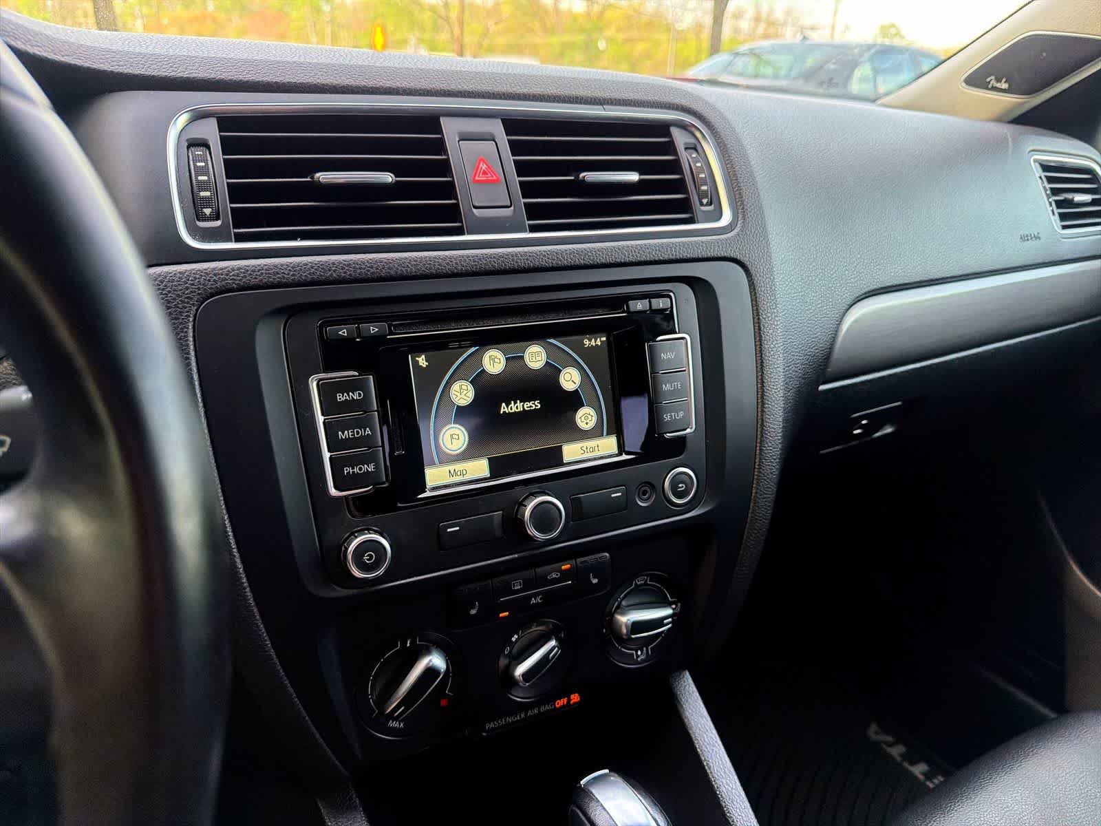 Thumbnail: 2013 Volkswagen Jetta - 24