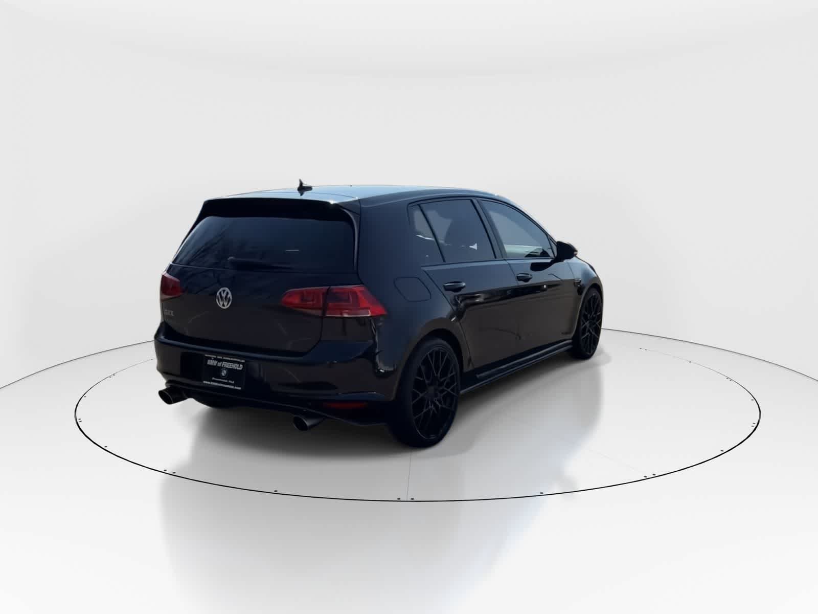 Thumbnail: 2017 Volkswagen Golf - 4