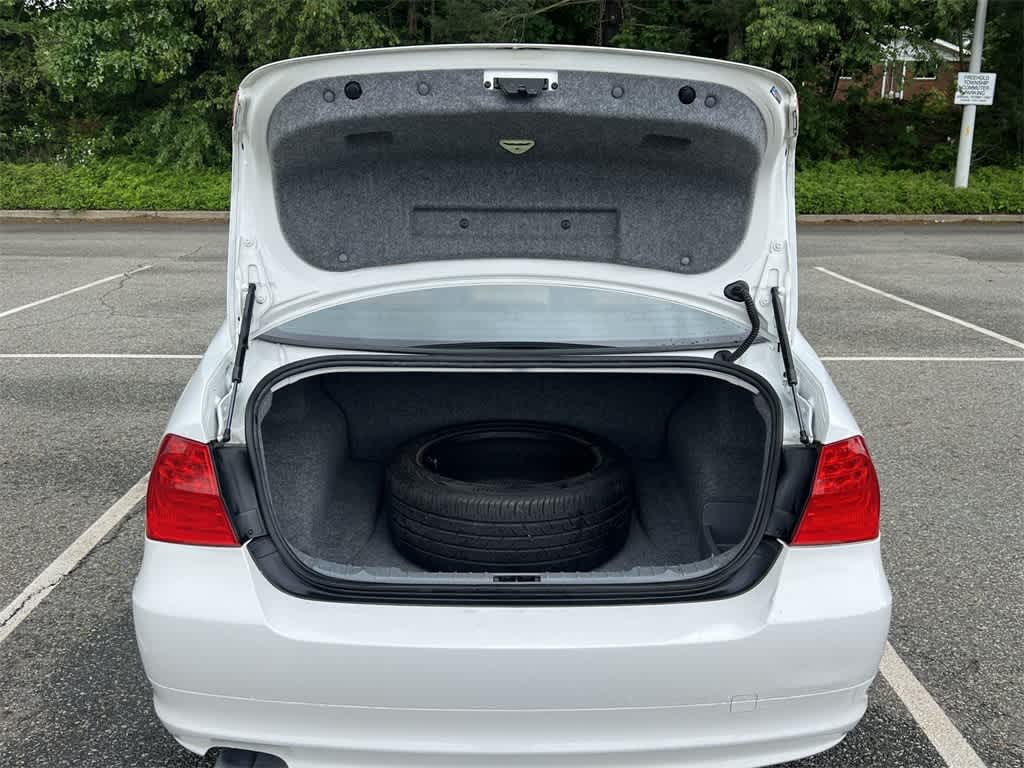 Thumbnail: 2011 BMW 3 Series - 27