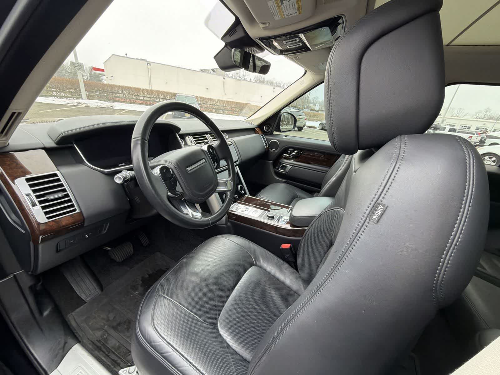 Thumbnail: 2020 Land Rover Range Rover - 10