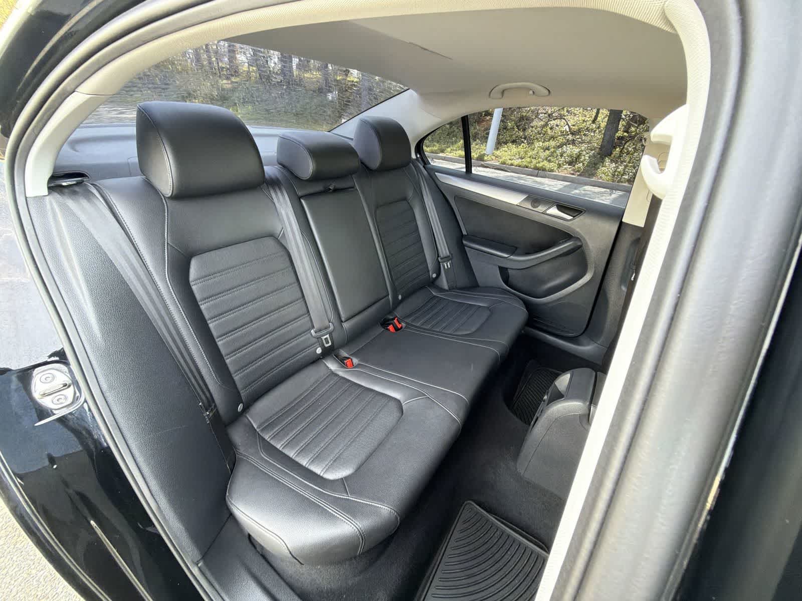 Thumbnail: 2013 Volkswagen Jetta - 21