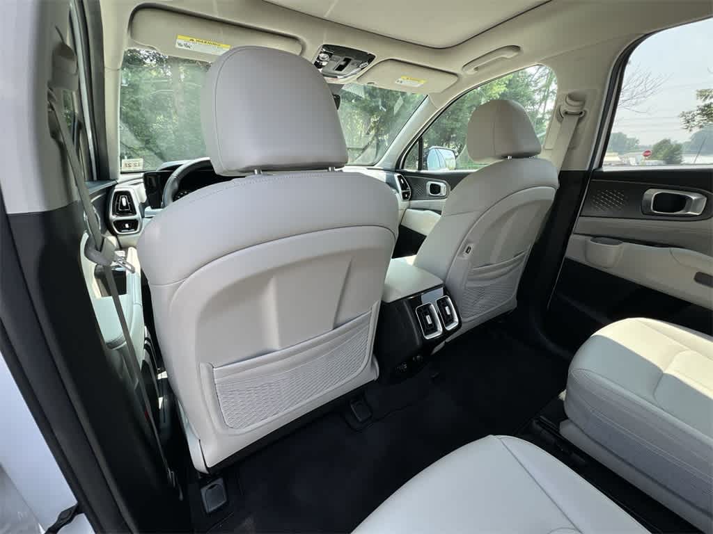Thumbnail: 2023 Kia Sorento - 20