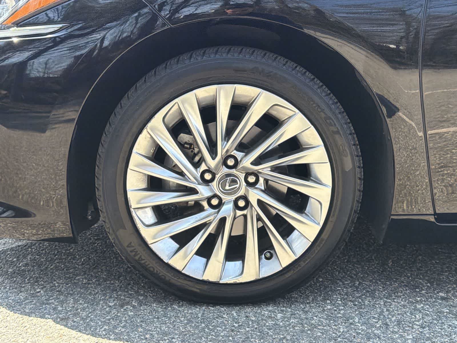 Thumbnail: 2020 Lexus ES - 16