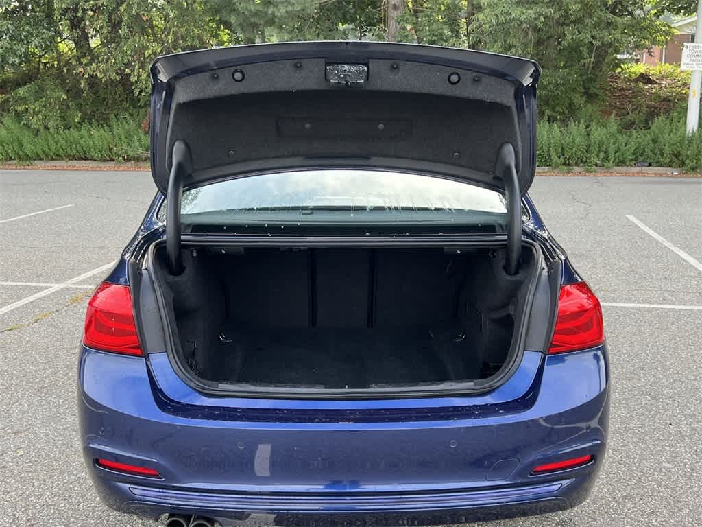 Thumbnail: 2016 BMW 3 Series - 26