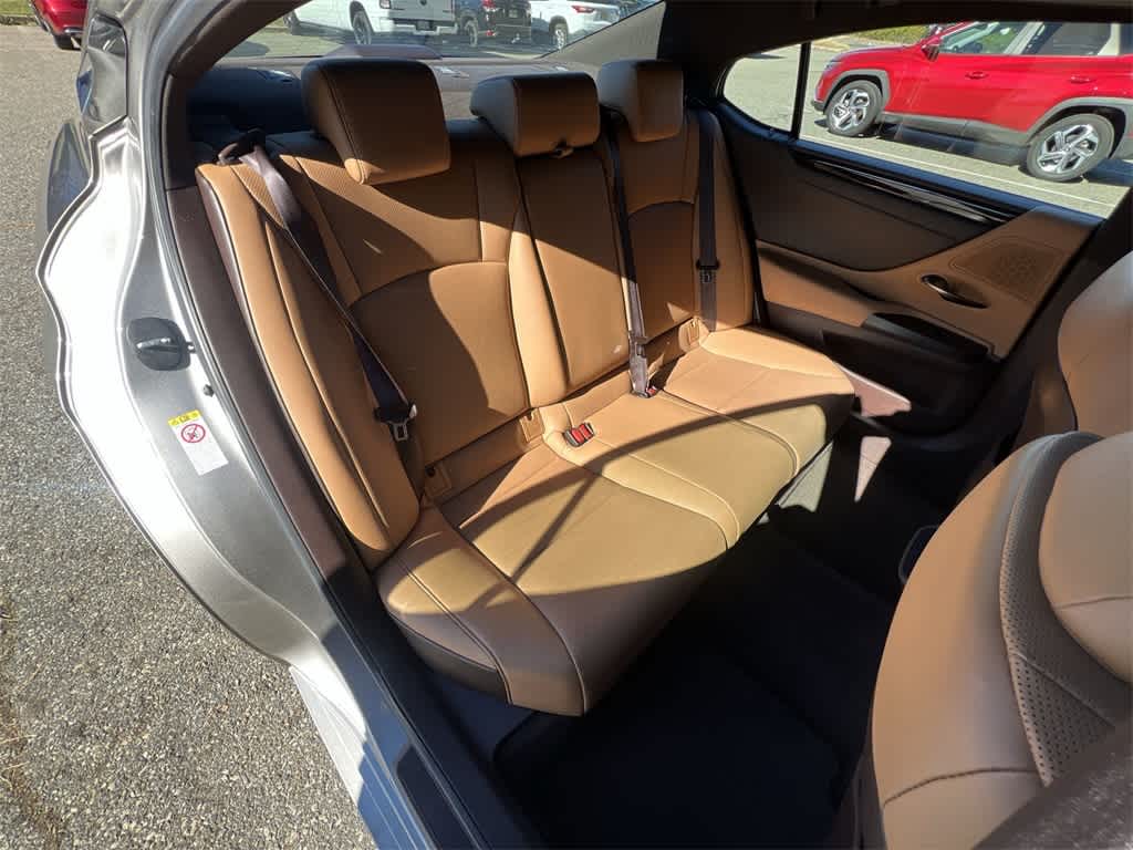 Thumbnail: 2019 Lexus ES - 21