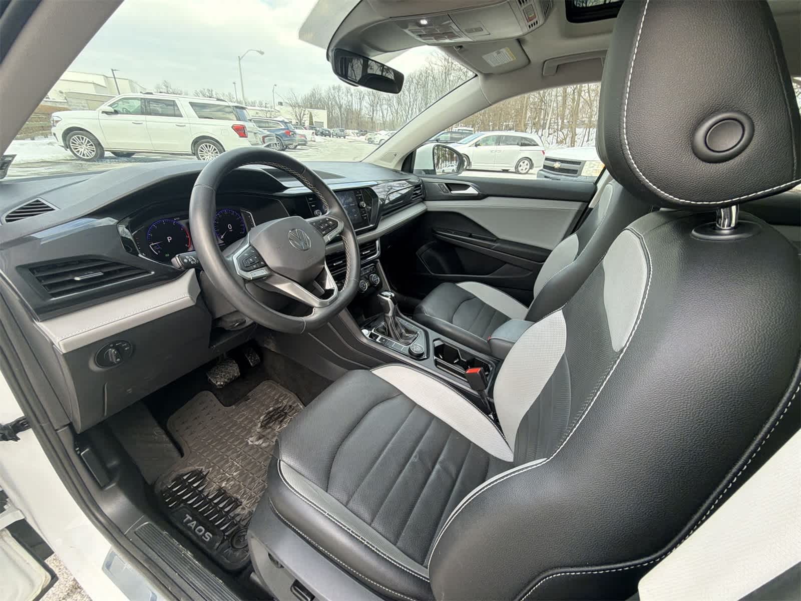 Thumbnail: 2022 Volkswagen Taos - 10