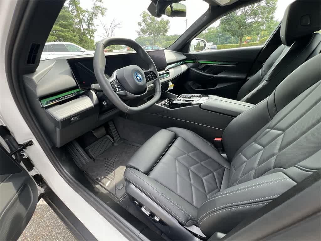 Thumbnail: 2025 BMW i5 - 10
