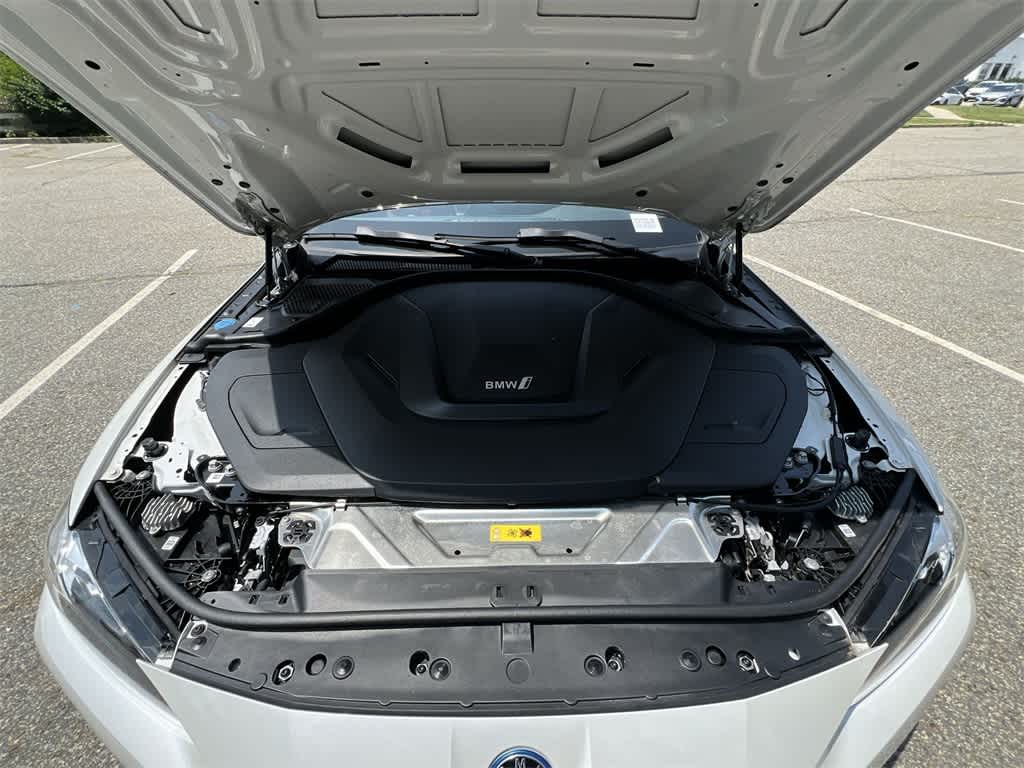 Thumbnail: 2023 BMW i4 - 17