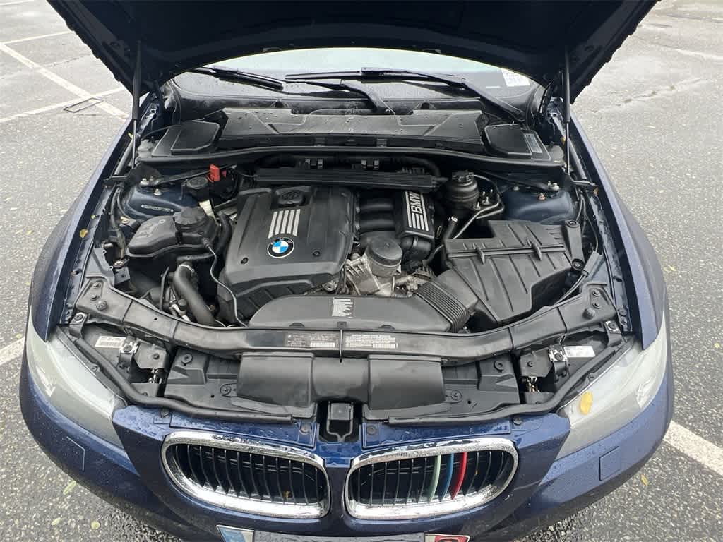 Thumbnail: 2011 BMW 3 Series - 17