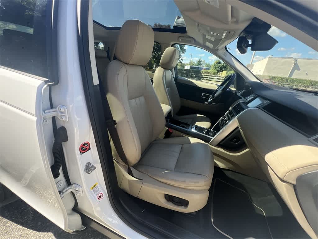 Thumbnail: 2018 Land Rover Discovery Sport - 22