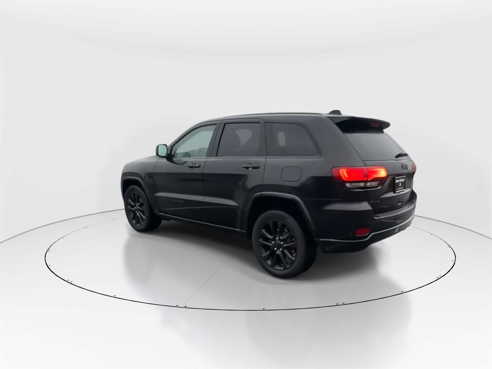 Thumbnail: 2017 Jeep Grand Cherokee - 7