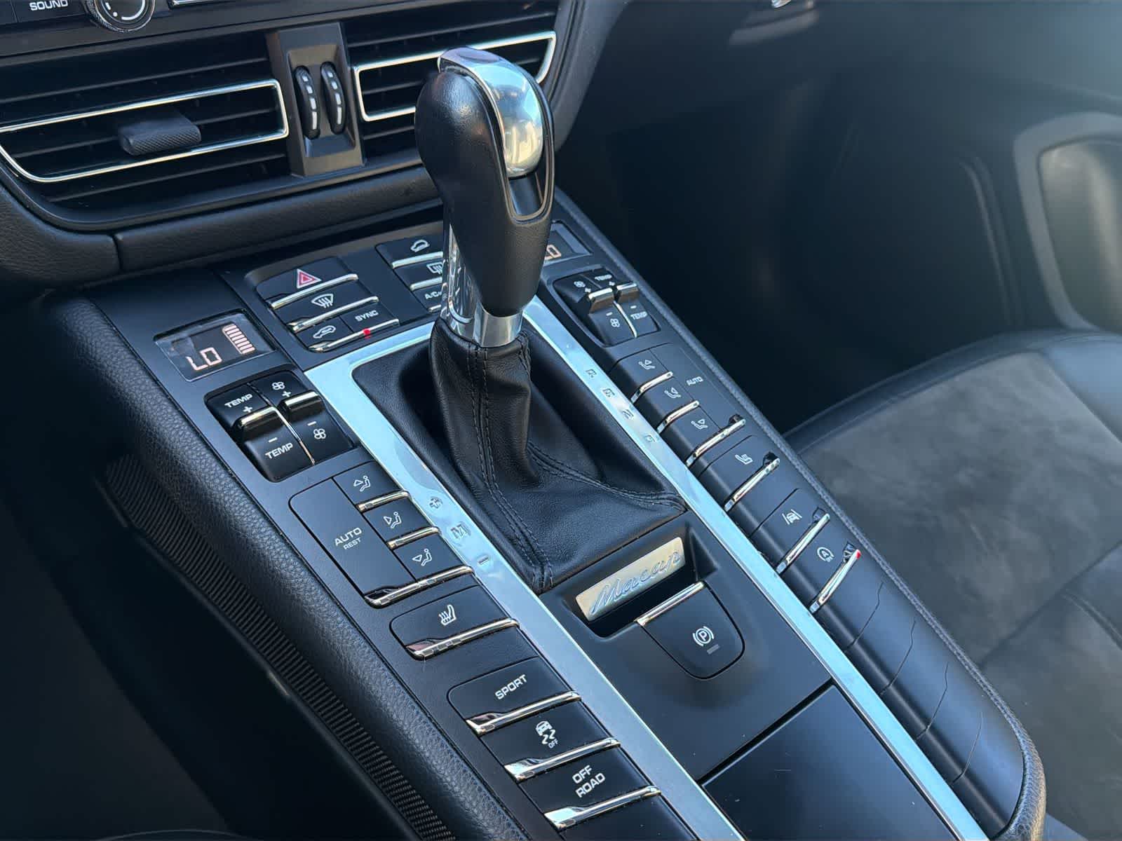 Thumbnail: 2020 Porsche Macan - 25